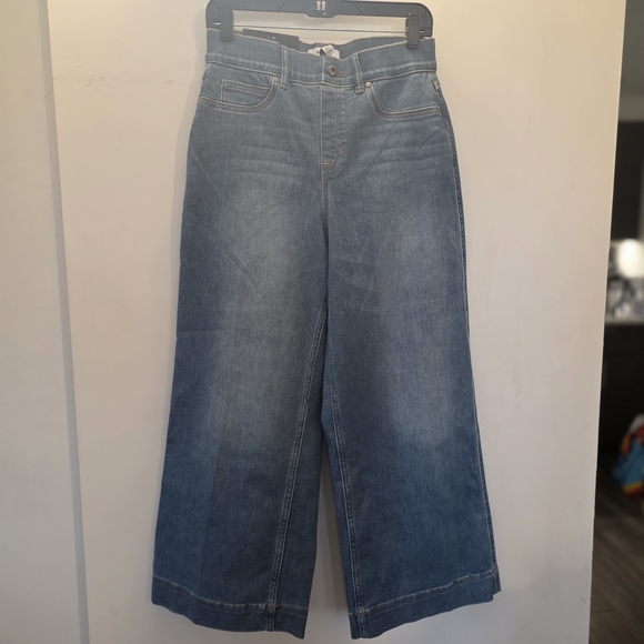 SPANX Denim - SPANX Wide Leg Cropped Jeans in Light Blue Wash